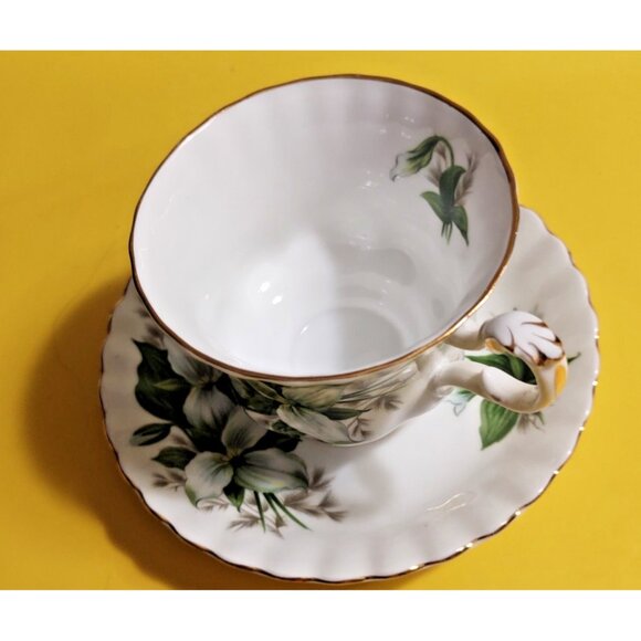 Vintage Royal Albert Trillium Tea Cup and Saucer Set Ontario Provincial Flower - Picture 7 of 12